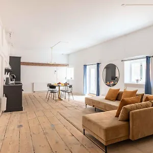 central-charismatic-apt-heart-of-copenhagen.copenhagenhotelselect.com/